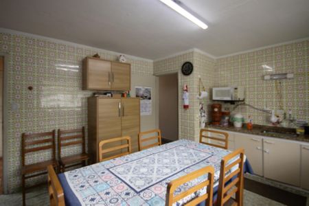 Casa à venda com 380m², 4 quartos e 7 vagas Casa à venda com 380m², 4 quartos e 7 vagasCozinha