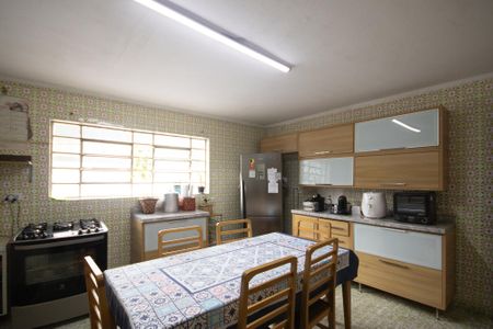 Casa à venda com 380m², 4 quartos e 7 vagas Casa à venda com 380m², 4 quartos e 7 vagasCozinha