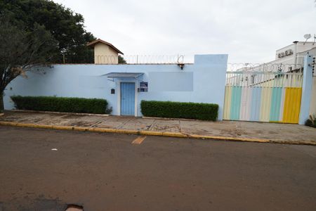 Casa para alugar com 400m², 3 quartos e 10 vagasFachada