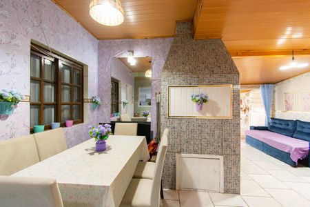 Casa à venda com 90m², 2 quartos e 2 vagas Casa à venda com 90m², 2 quartos e 2 vagasSala