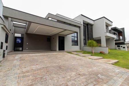 Casa à venda com 170m², 3 quartos e 4 vagas Casa à venda com 170m², 3 quartos e 4 vagasFachada