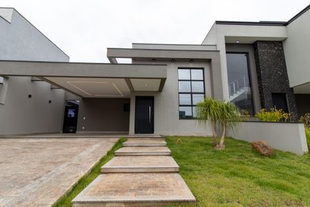 Casa à venda com 170m², 3 quartos e 4 vagas Casa à venda com 170m², 3 quartos e 4 vagasFachada
