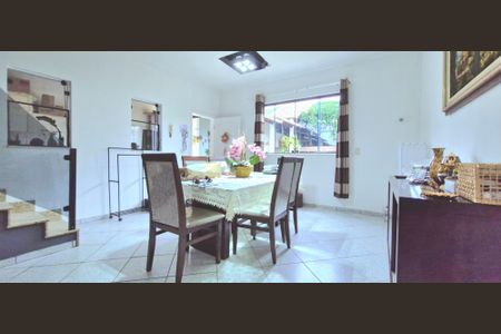 Casa à venda com 1000m², 5 quartos e 3 vagas Casa à venda com 1000m², 5 quartos e 3 vagasSala 2