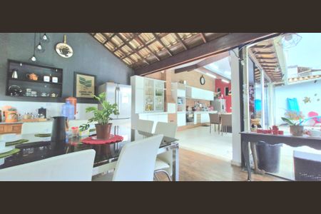 Casa à venda com 1000m², 5 quartos e 3 vagas Casa à venda com 1000m², 5 quartos e 3 vagasCozinha e Área gourmet