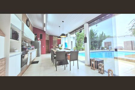 Casa à venda com 1000m², 5 quartos e 3 vagas Casa à venda com 1000m², 5 quartos e 3 vagasCozinha e Área gourmet