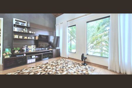 Casa à venda com 1000m², 5 quartos e 3 vagas Casa à venda com 1000m², 5 quartos e 3 vagasSala 3