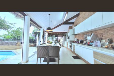 Casa à venda com 1000m², 5 quartos e 3 vagas Casa à venda com 1000m², 5 quartos e 3 vagasCozinha e Área gourmet