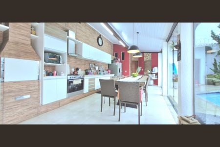 Casa à venda com 1000m², 5 quartos e 3 vagas Casa à venda com 1000m², 5 quartos e 3 vagasCozinha e Área gourmet