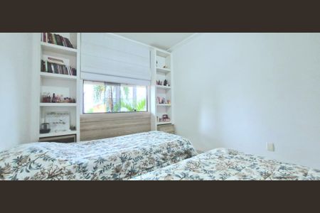 Casa à venda com 1000m², 5 quartos e 3 vagas Casa à venda com 1000m², 5 quartos e 3 vagasQuarto 3