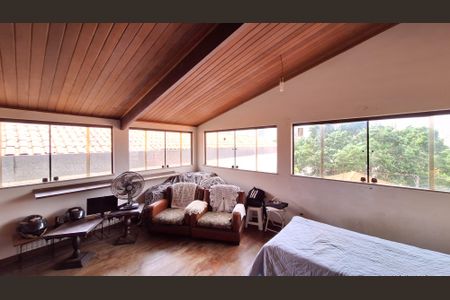 Casa à venda com 348m², 7 quartos e 4 vagasQuarto 2