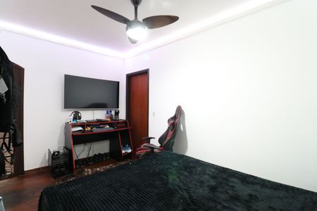 Casa à venda com 348m², 7 quartos e 4 vagasSuíte