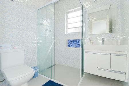Casa à venda com 170m², 4 quartos e 3 vagas Casa à venda com 170m², 4 quartos e 3 vagasBanheiro Social