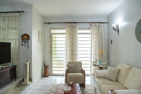 Casa à venda com 250m², 3 quartos e 1 vaga Casa à venda com 250m², 3 quartos e 1 vagaSala