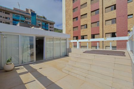 Apartamento à venda com 207m², 3 quartos e 2 vagas Apartamento à venda com 207m², 3 quartos e 2 vagasCobertura