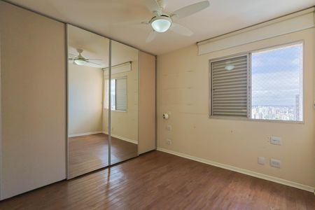 Apartamento à venda com 207m², 3 quartos e 2 vagas Apartamento à venda com 207m², 3 quartos e 2 vagas Suíte