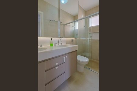 Apartamento à venda com 207m², 3 quartos e 2 vagas Apartamento à venda com 207m², 3 quartos e 2 vagasBanheiro da Suíte