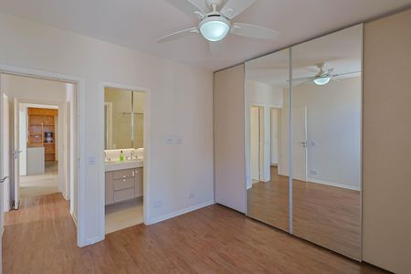 Apartamento à venda com 207m², 3 quartos e 2 vagas Apartamento à venda com 207m², 3 quartos e 2 vagas Suíte