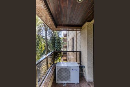 Apartamento para alugar com 170m², 2 quartos e 3 vagas Apartamento para alugar com 170m², 2 quartos e 3 vagasVaranda