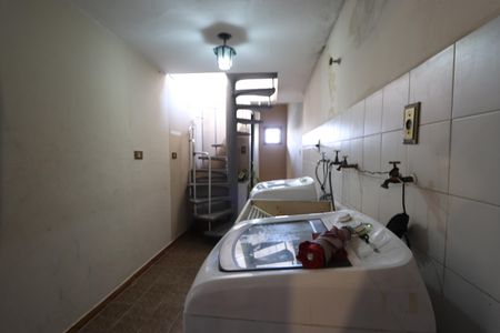 Casa à venda com 550m², 8 quartos e 4 vagasCasa 3 - Área de Serviço