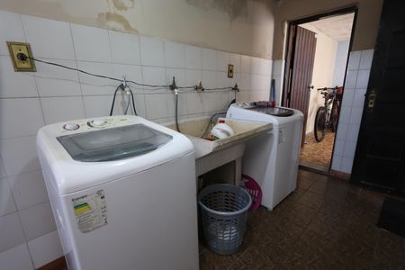 Casa à venda com 550m², 8 quartos e 4 vagasCasa 3 - Área de Serviço