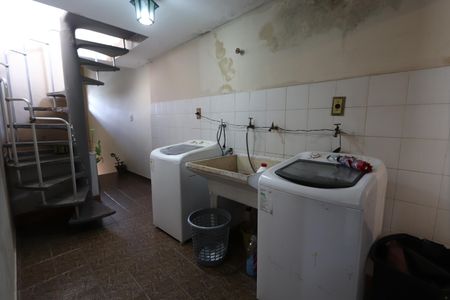 Casa à venda com 550m², 8 quartos e 4 vagasCasa 3 - Área de Serviço