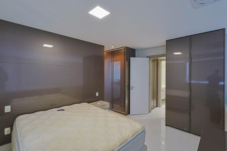 Apartamento à venda com 74m², 1 quarto e 2 vagas Apartamento à venda com 74m², 1 quarto e 2 vagasSuíte