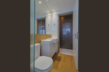 Apartamento à venda com 74m², 1 quarto e 2 vagas Apartamento à venda com 74m², 1 quarto e 2 vagasBanheiro da Suíte