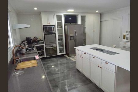 Casa de condomínio à venda com 243m², 3 quartos e 2 vagas