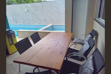 Casa de condomínio à venda com 243m², 3 quartos e 2 vagas