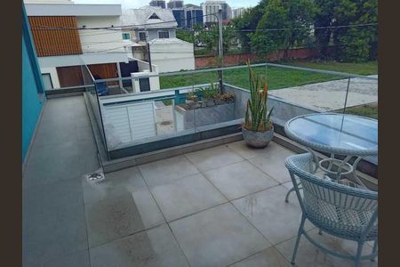 Casa de condomínio à venda com 243m², 3 quartos e 2 vagas