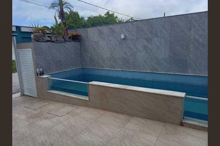 Casa de condomínio à venda com 243m², 3 quartos e 2 vagas