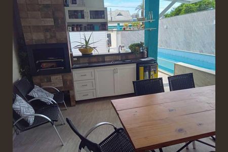 Casa de condomínio à venda com 243m², 3 quartos e 2 vagas