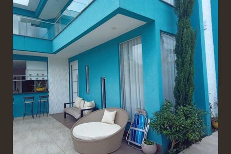 Casa de condomínio à venda com 243m², 3 quartos e 2 vagas