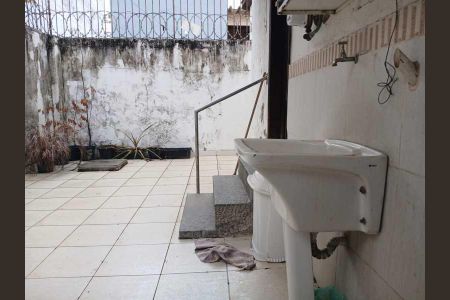 Casa à venda com 103m², 3 quartos e 2 vagas