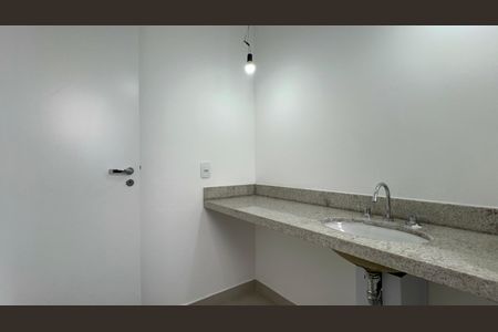 Apartamento à venda com 77m², 2 quartos e 1 vaga Apartamento à venda com 77m², 2 quartos e 1 vagaBanheiro da Suíte 1
