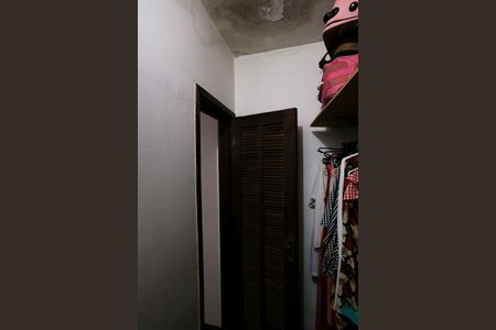 Casa à venda com 360m², 4 quartos e 2 vagasCloset  Suíte 1