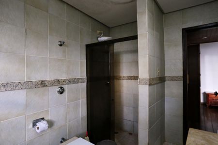 Casa à venda com 360m², 4 quartos e 2 vagasBanheiro Suíte 1