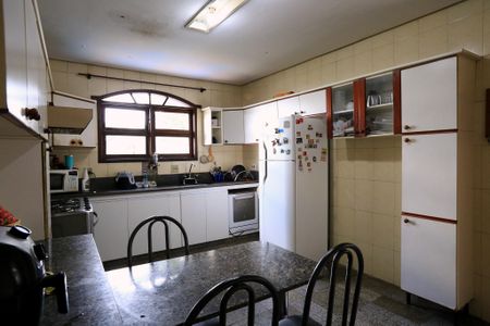 Casa à venda com 360m², 4 quartos e 2 vagasCozinha 