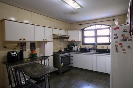 Casa à venda com 360m², 4 quartos e 2 vagasCozinha 