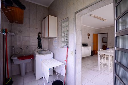 Casa à venda com 246m², 3 quartos e 10 vagas Casa à venda com 246m², 3 quartos e 10 vagasÁrea de Serviço