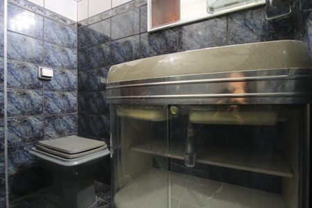 Casa à venda com 137m², 3 quartos e 2 vagasBanheiro