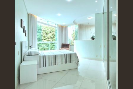 Casa de condomínio para alugar com 1040m², 4 quartos e 5 vagasSuíte