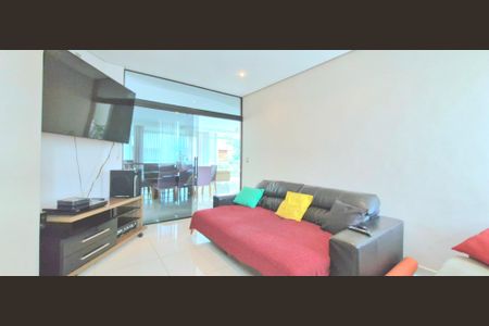 Casa de condomínio para alugar com 1040m², 4 quartos e 5 vagasSala de tv