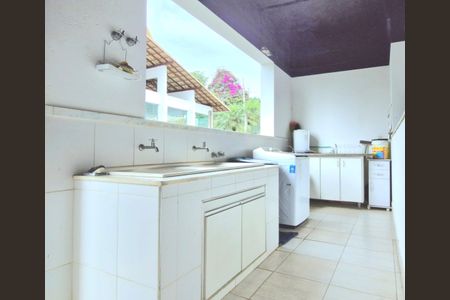 Casa de condomínio para alugar com 1040m², 4 quartos e 5 vagasÁrea de Serviço