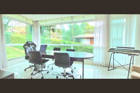 Casa de condomínio para alugar com 1040m², 4 quartos e 5 vagasEscritório