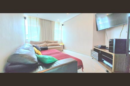 Casa de condomínio para alugar com 1040m², 4 quartos e 5 vagasSala de tv