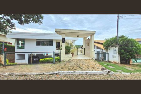Casa de condomínio para alugar com 1040m², 4 quartos e 5 vagasFachada da casa