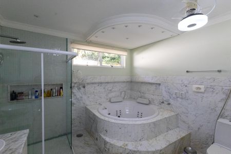 Casa à venda com 900m², 8 quartos e 6 vagas Casa à venda com 900m², 8 quartos e 6 vagasBanheiro da Suíte 3