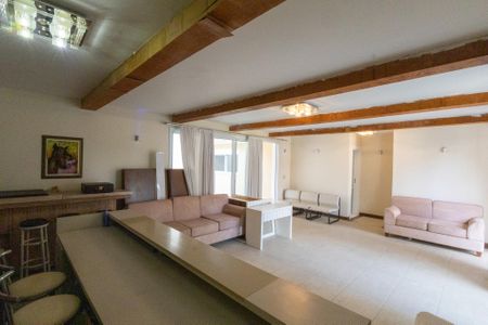 Casa à venda com 900m², 8 quartos e 6 vagas Casa à venda com 900m², 8 quartos e 6 vagasÁrea comum