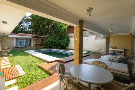 Casa à venda com 900m², 8 quartos e 6 vagas Casa à venda com 900m², 8 quartos e 6 vagasÁrea piscina